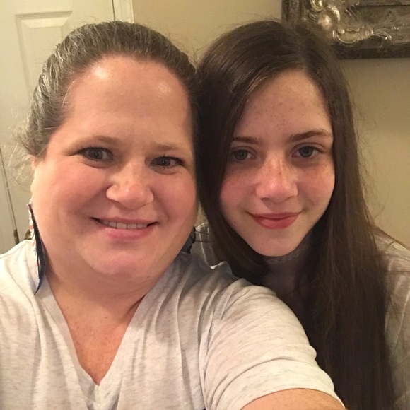 Meet your Posher, Jennifer - Picture 3 of 3